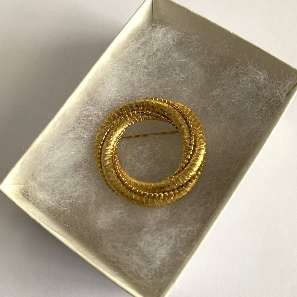 Vintage Crown Trifari textured gold-tone circle brooch